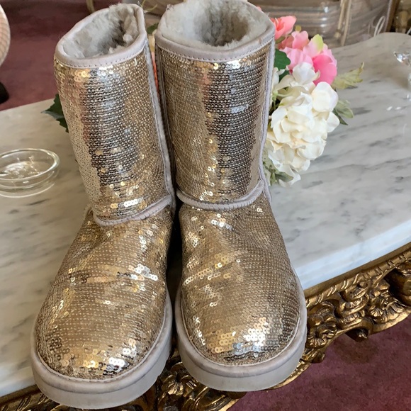 Ugg Silver boots - Picture 1 of 9